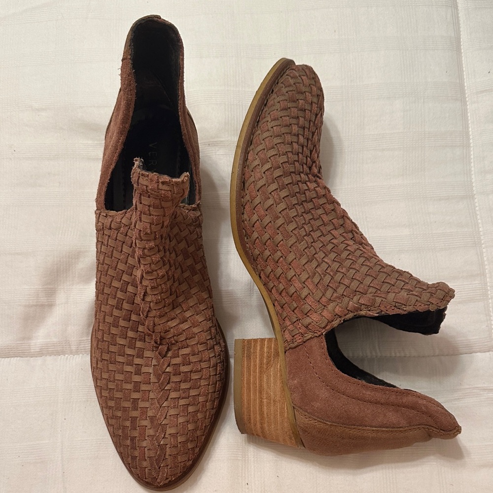 Women’sBrown Woven Leather Shoes